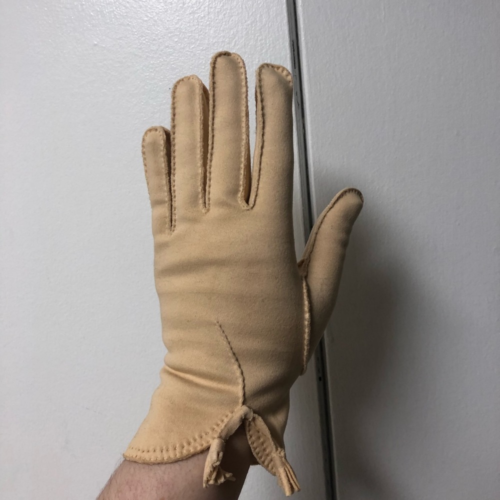 Fownes Doette Deluxe // cream gloves // vintage // hand sewn - Picture 7 of 8